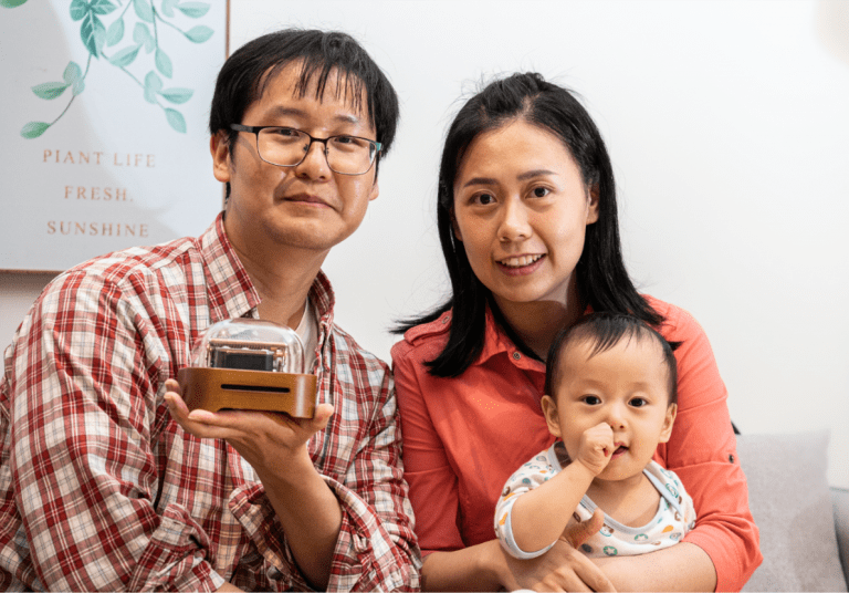 The founders (Dr. Feng and Dr. Tsai) of Muro Box and their son, with the product Muro Box N20 in Dr. Feng's hand.