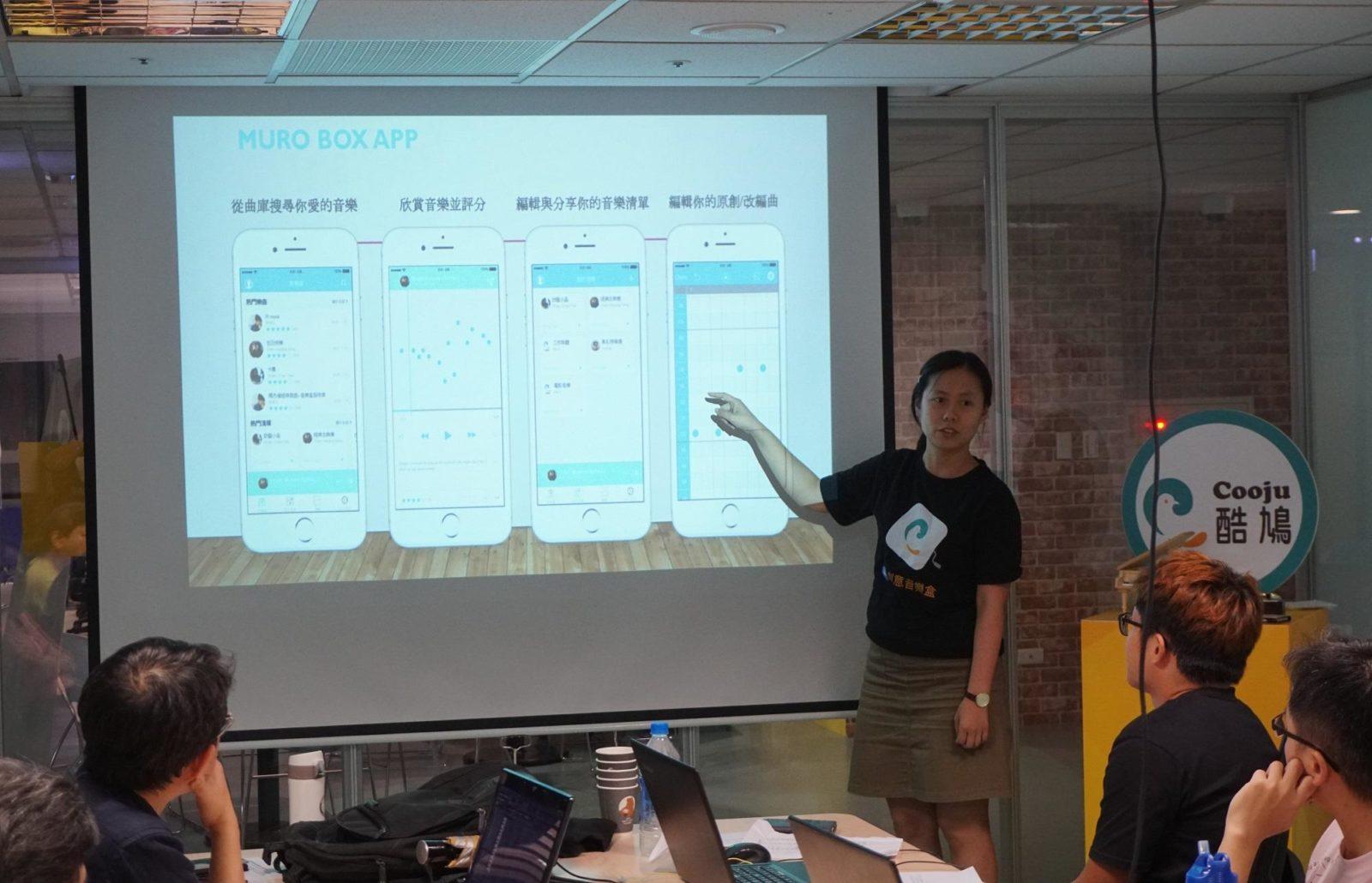 Dr.Tsai introduced Muro Box (programmable music box) app in the music composing class in 2018.