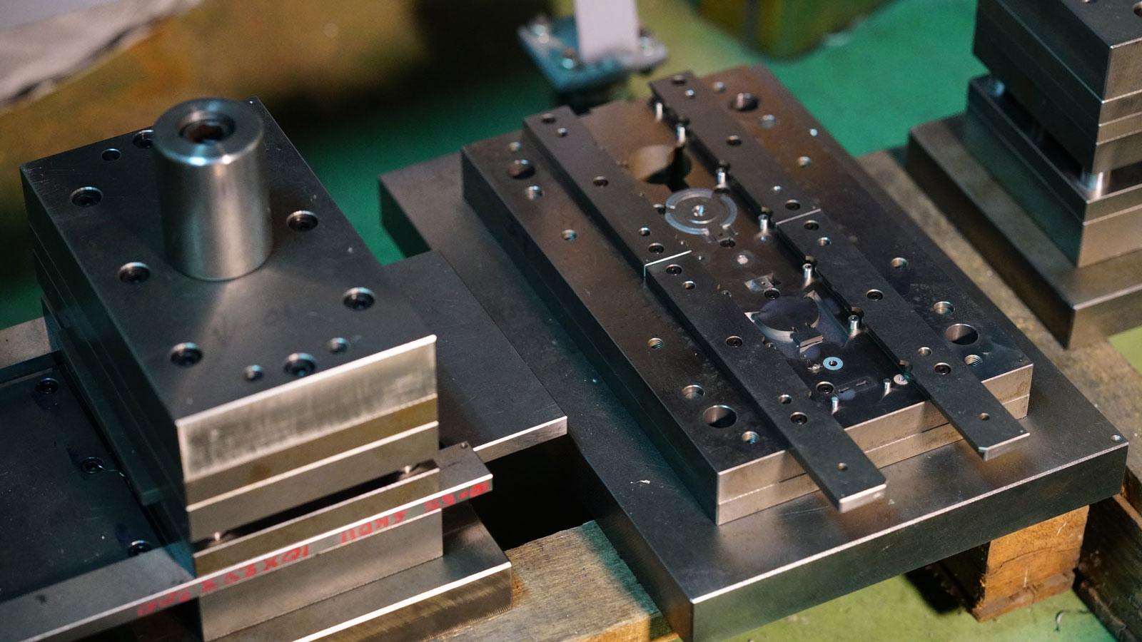 This metal mold produces our patented cylinder, which consists of 20 clutch systems to pluck the 20-note comb. Each clutch system is made of 6 small parts. If you want to learn more about our patented cylinder design, welcome to watch this video: https://youtu.be/oiUjaVkSRZU