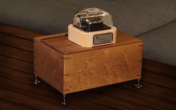 The current Muro Box N20 music box and its resonance box