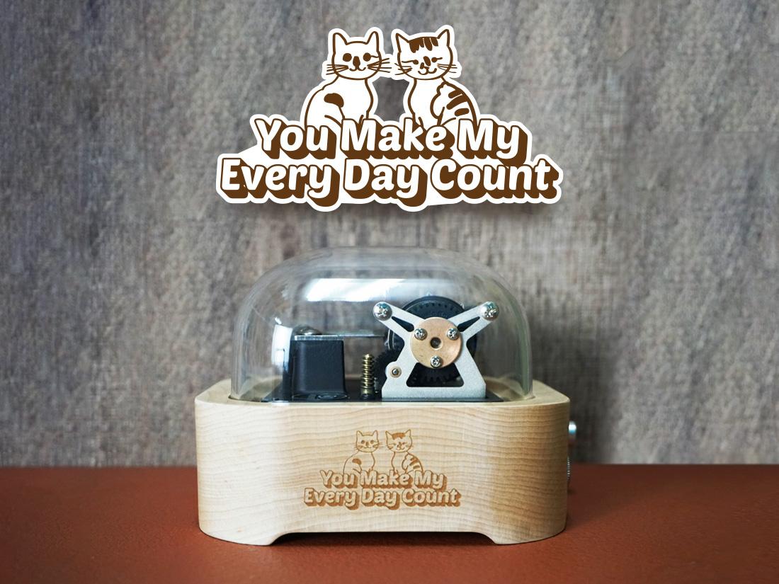 Customized laser engraving music box example 3: Joy Wu wished to engrave a meaningful quote shared by her husband, “You make my every day count,” on the Muro Box in order to present this gift for her husband to recall their shared memories from the past years. The two cute cats are their babies.
