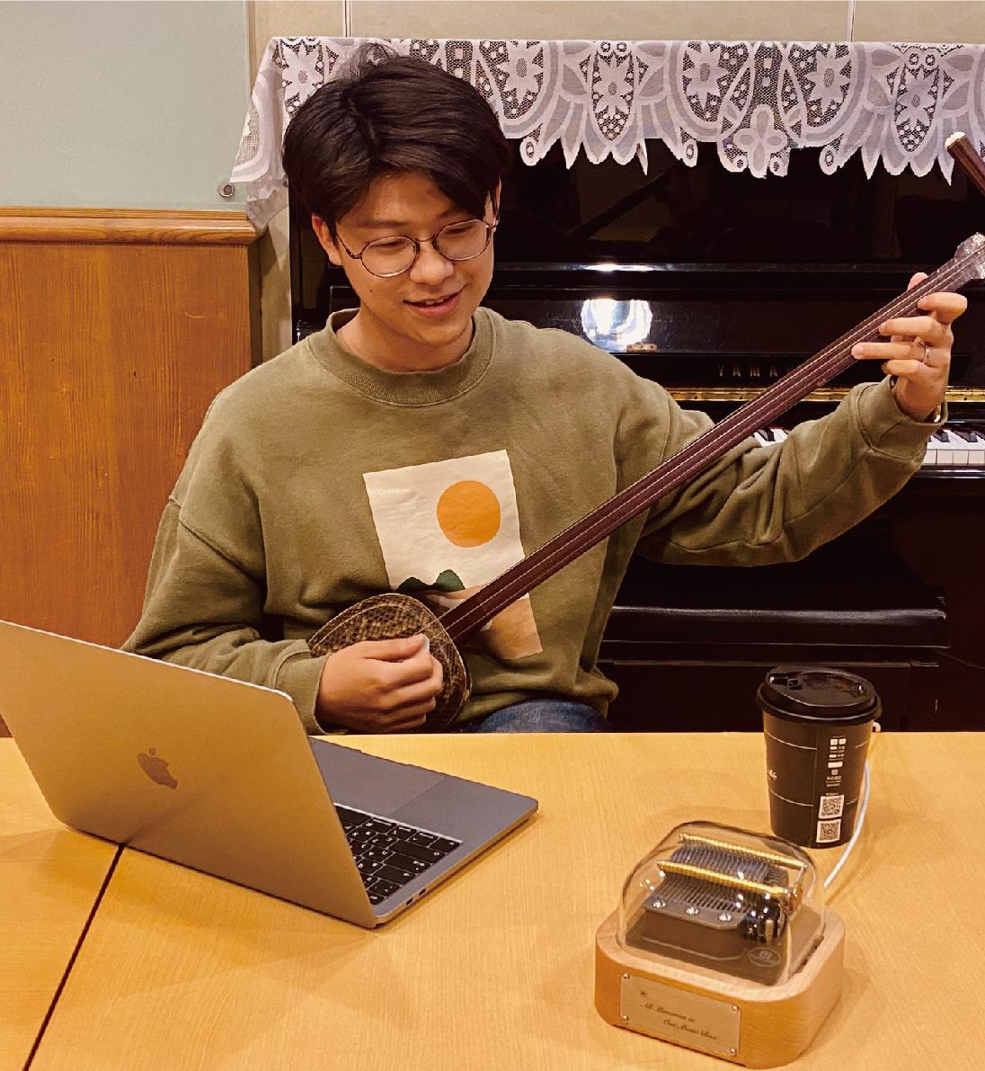 I'm Hao-Chi Chiang. I am currently studying at the Institute of Musicology in the National Taiwan University, majoring in Zhongruan and minoring in Sanxian (both are traditional Chinese musical instruments).