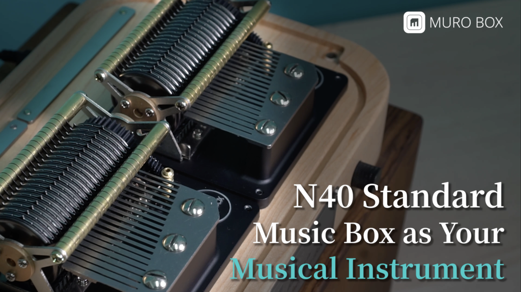 Muro Box 是世界首款可播放無限歌曲的音樂盒。它是你專屬的鋼琴師，隨時演奏您喜歡的歌曲！