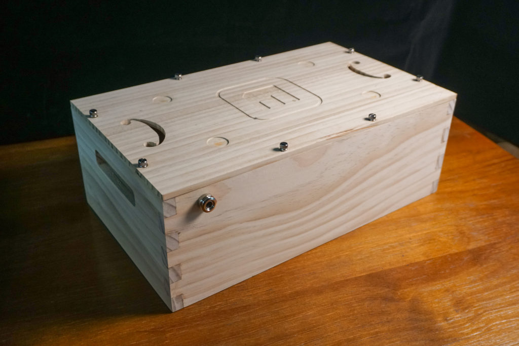 This resonance box is made of pinewood.