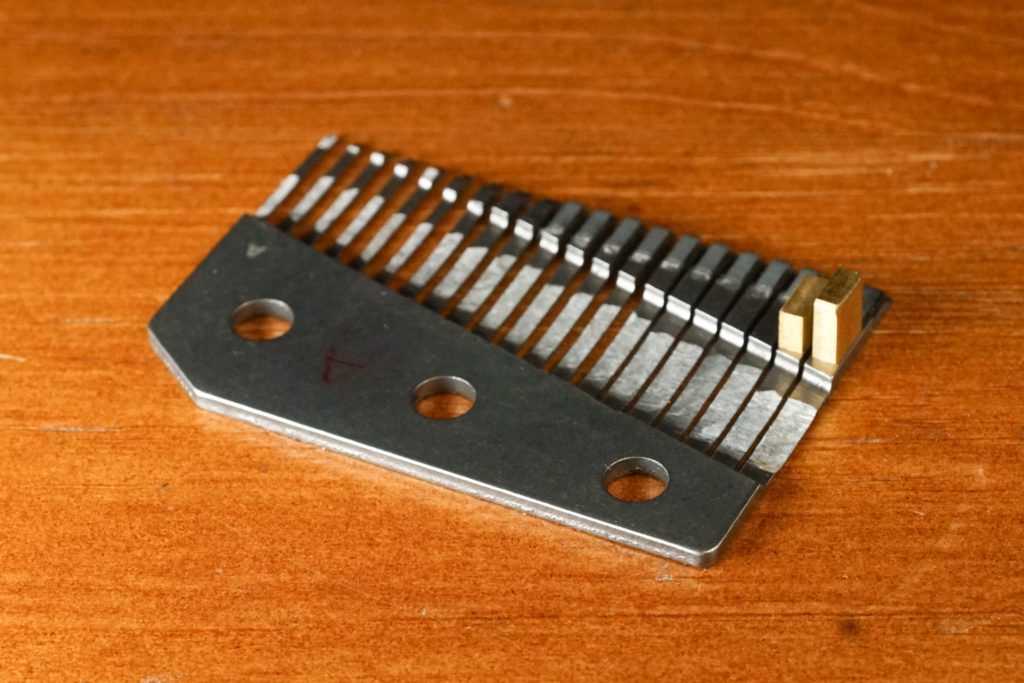 The back side of the tuning weight of Muro Box-N40 comb (vibration plate)