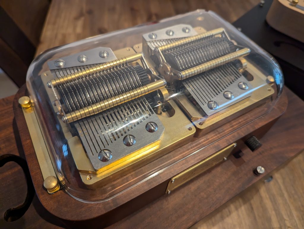 The Muro Box-N40 Sublime music box features a dual-comb design.