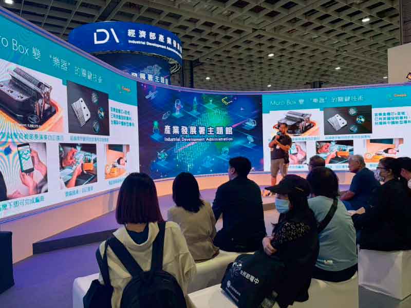 Muro Box 創辦人所獲得的獎項名稱：AIoT生態系產業貢獻獎