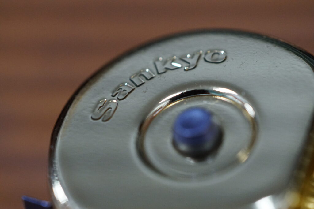 協櫻 23N 音樂鈴發條盒蓋上的 Sankyo Logo