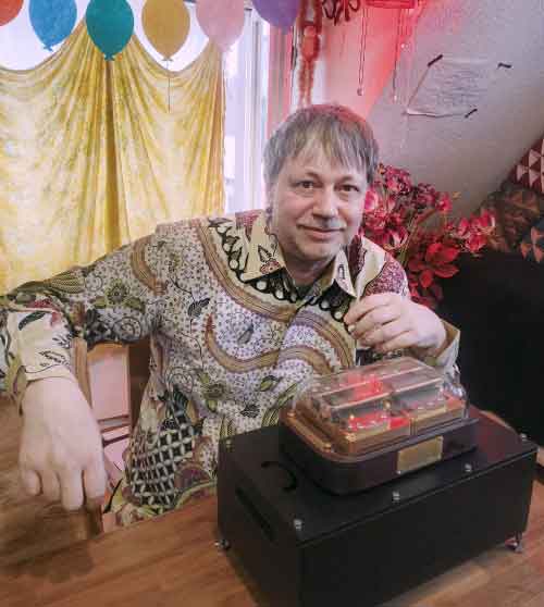 投稿についてもっと詳しく インドネシアの火山、チューリッヒの雪景色、そしてセリエル音楽へ：スマートオルゴールと歩む創作の旅 proton d-oo-b (スイス）