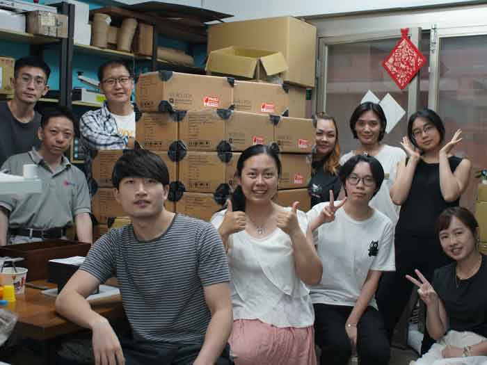 On the day our Muro Box team finally completed shipping the large batch of N40 music box crowdfunding orders, we took a full team photo in the office next to stacks of boxes ready for shipment. The photo was included in a project update on the crowdfunding platform and shared via the platform’s newsletter to thank all backers for patiently waiting.