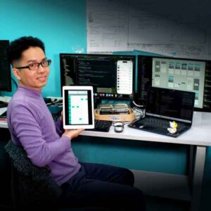 Muro Box APPは、スマートオルゴール全シリーズで共通して使用できる無料の編曲・楽曲検索ソフトです。写真は、Muro Box APPのソフトウェアエンジニア陳錦宏。