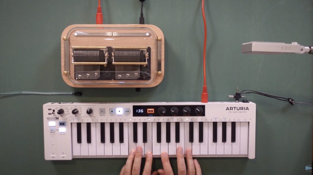 Muro Box-N40 智慧音樂盒接上 Keystep 37 可使用許多MIDI效果讓音樂盒演奏。