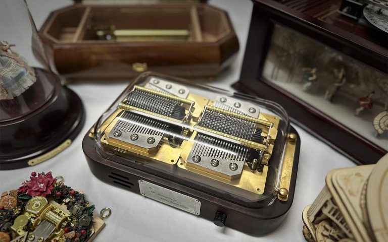 Muro Box-N40 Sublime music box is suitable for music box collectors.