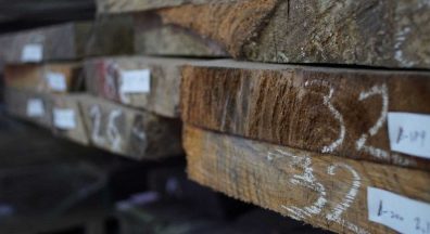 The close shot of wood grain of the thermally modified Acacia wood: this wood is used for the N40 Sublime and the upgraded N40 Standard music boxes as well as the Taiwanese Acacia resonance box, an add-on option for both N40 music box models.