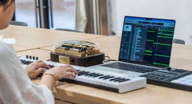 The entire Muro Box series offers customized arrangement services, where professional arrangers adapt your specified songs and sections into arrangements suitable for music box playback. The music box shown in the image is the Muro Box-N40 Sublime.