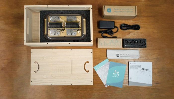Muro Box-N40 Standard and Sublime and their resonance box (made of pine wood),which also serve as the product’s package box. Picture includes the power supply for the N40 music box and the metal stand of the resonance box.